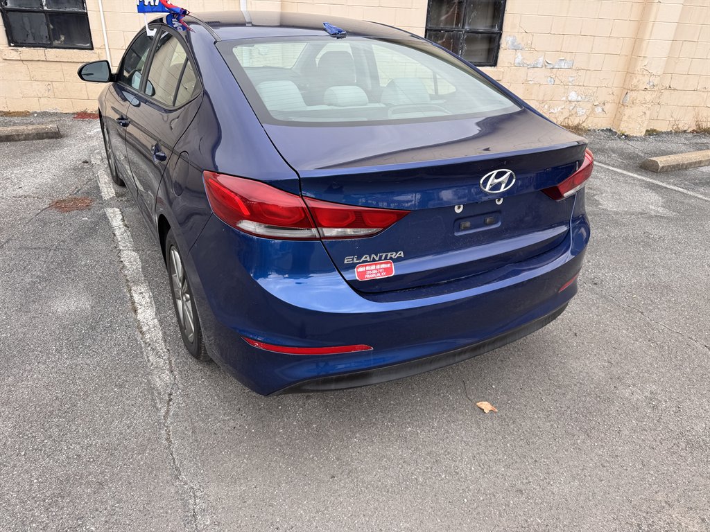 2017 Hyundai Elantra SE's photo