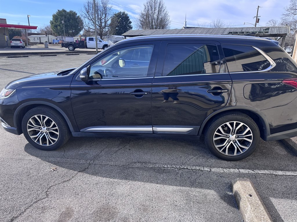 2017 Mitsubishi Outlander SEL's photo